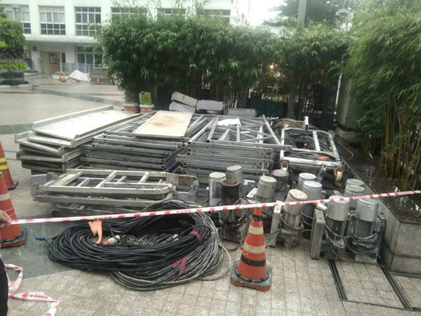 Construction gondola lift rental and installation