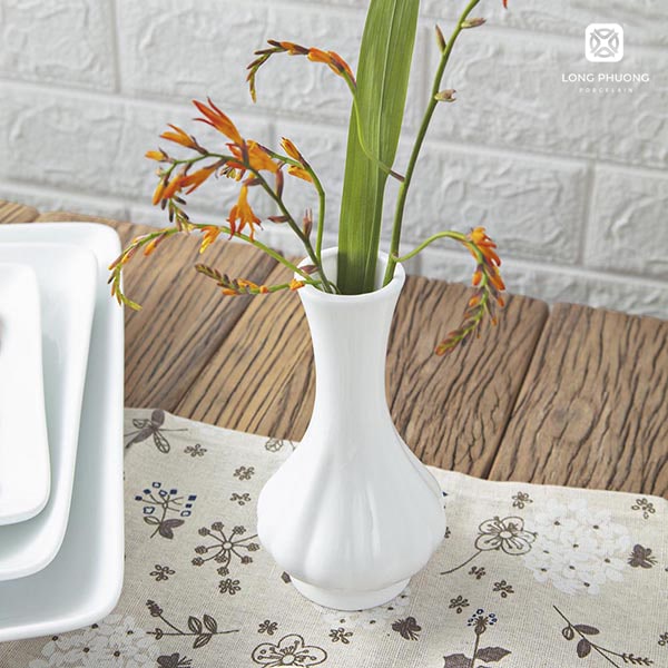 Decorative porcelain vase