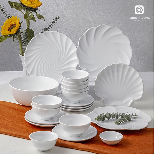 Doan Vien dinnerware