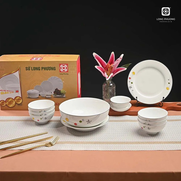 Cam Vi dinnerware