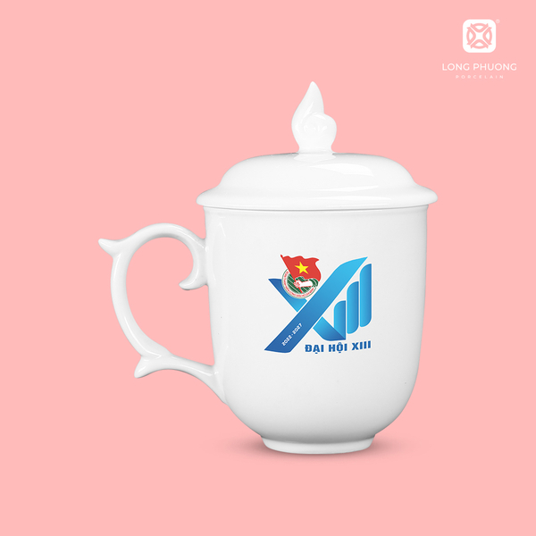 Porcelain mug with lid