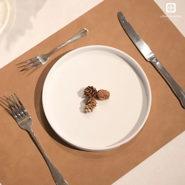 Round porcelain plate