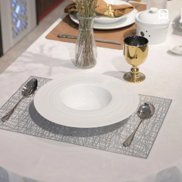 Round porcelain plate