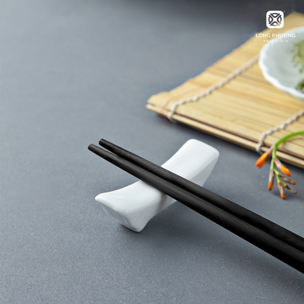 Porcelain chopstick rest