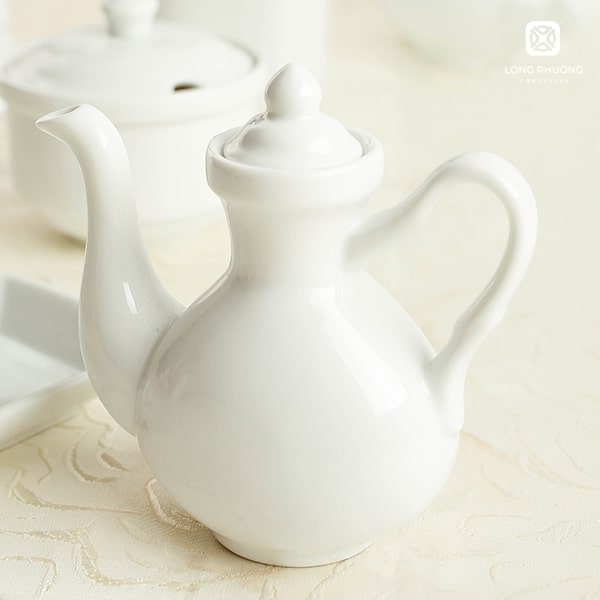 Porcelain sauce boat