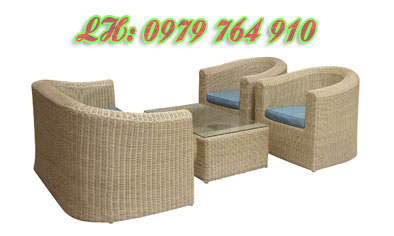 Poly rattan table and chair