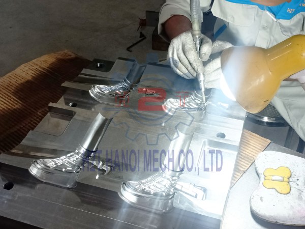 Mold polishing