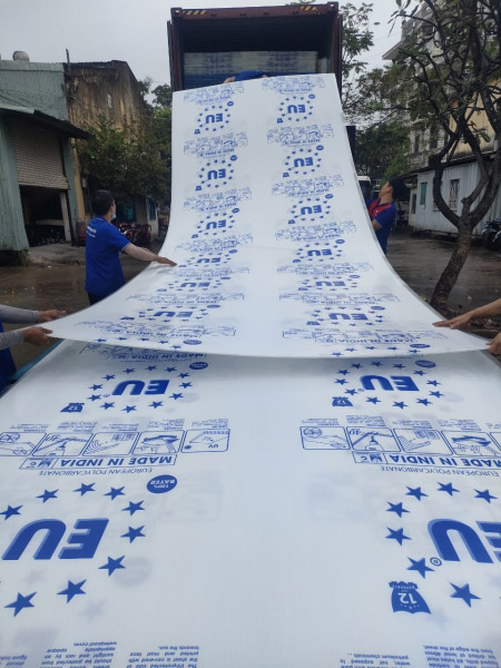 Polycarbonate roofing sheet