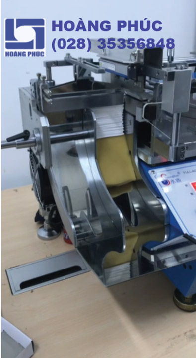 Label and sticker cutting machine