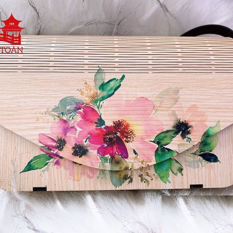 Wooden handbag