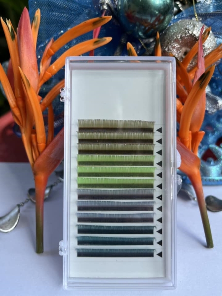 Colored eyelashes