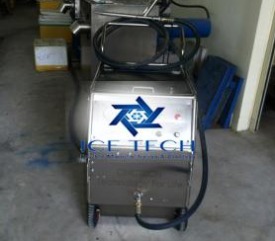 Dry ice blasting machine