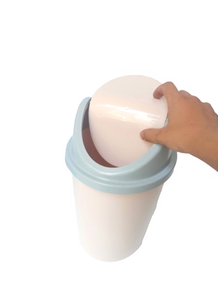 Trash can