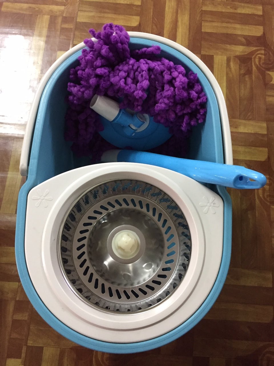 Floor cleaning mop bucket