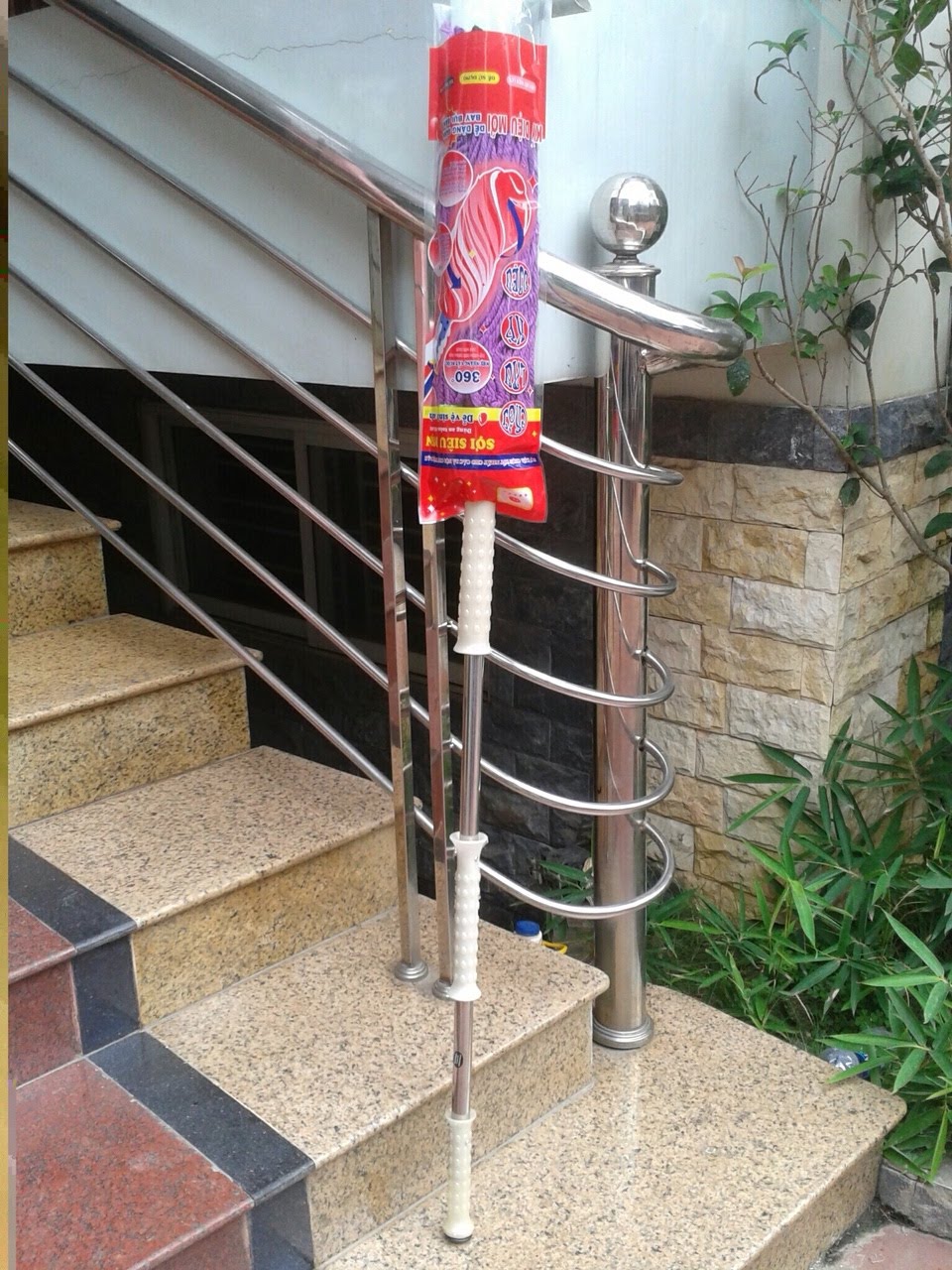 Floor cleaning mop bucket