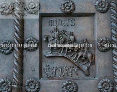 Decorative relief monuments