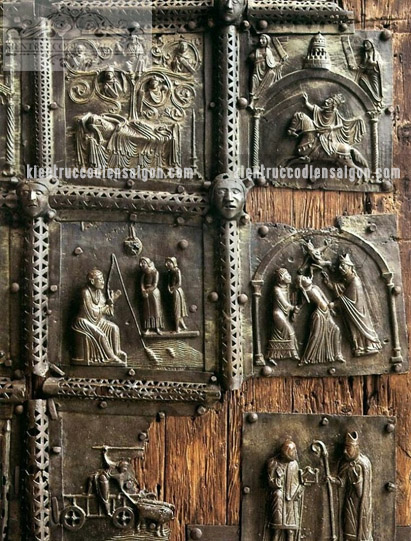 Decorative relief monuments