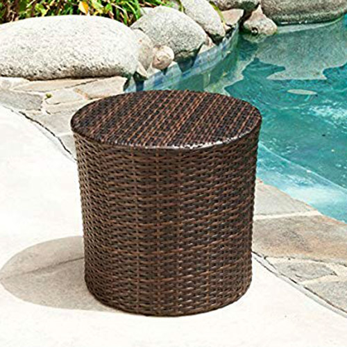 Poly rattan table