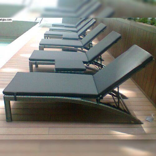 Poly rattan sun lounger