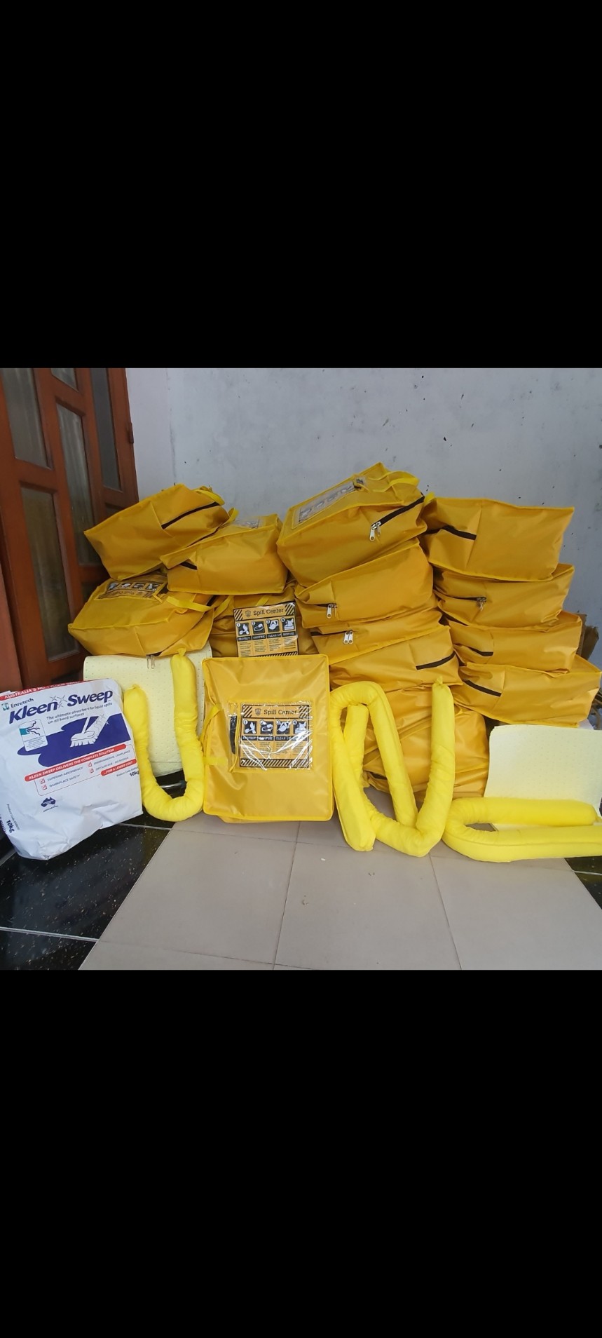 Chemical spill kit