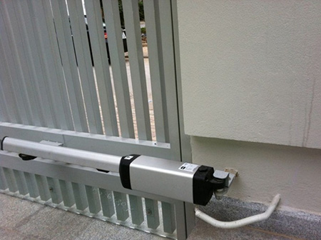 Swing gate motor