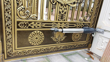Swing gate motor