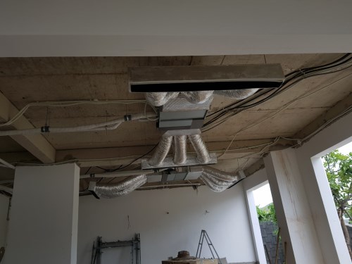 Installation of ceiling mounted machine connecting air duct