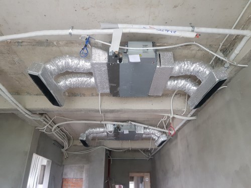 Installation of ceiling mounted machine connecting air duct