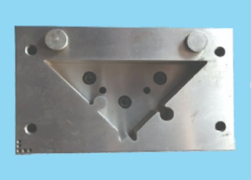 R profile notching mold with lock