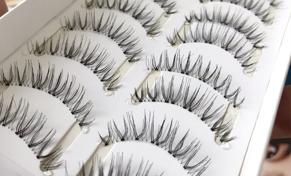 False eyelashes