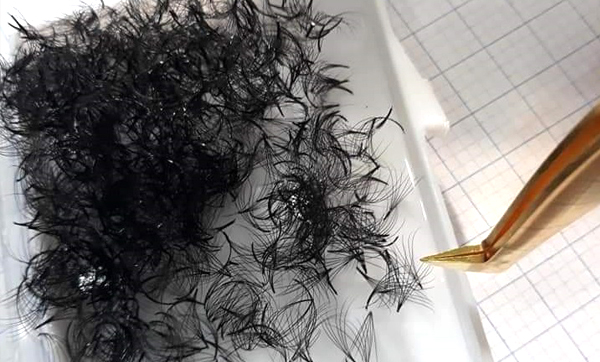 False eyelashes