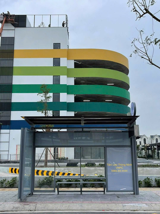 VinBus Electric Bus Station Roofing Panels
