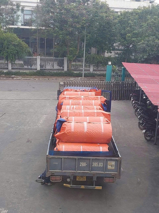 VNPC delivers goods to customers