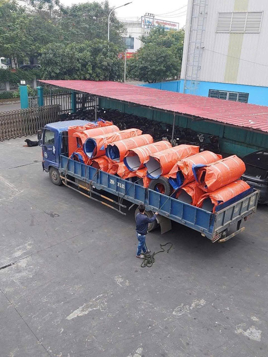 VNPC delivers goods to customers