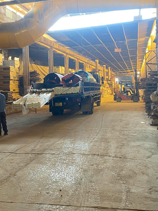 VNPC delivers goods to customers