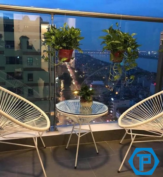 Poly rattan table and chair