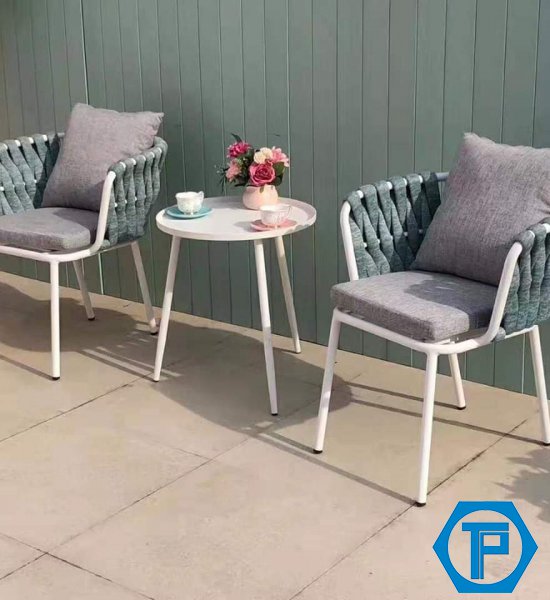 Poly rattan table and chair