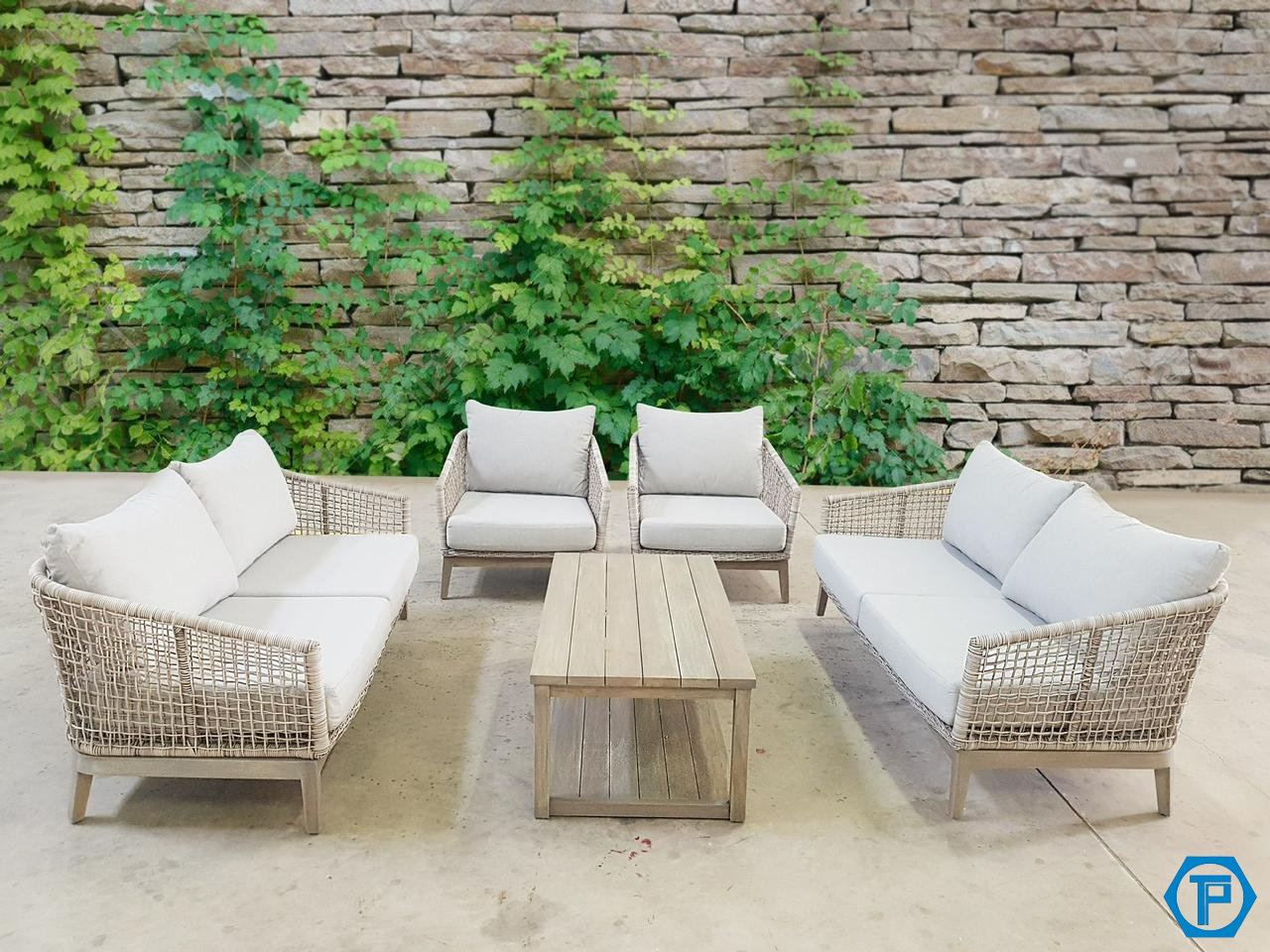 Poly rattan table and chair