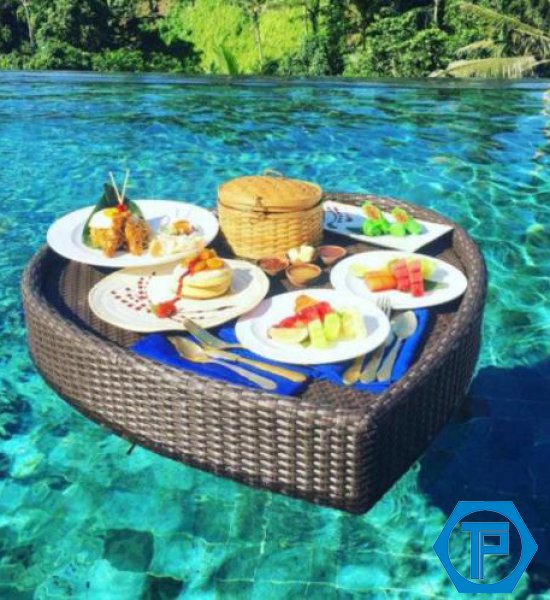 Floating tray for pool