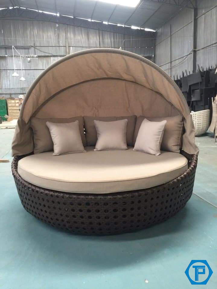 Poly rattan sun lounger