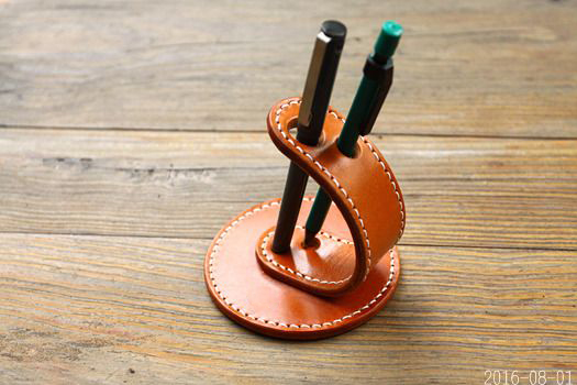 Leather pen stand