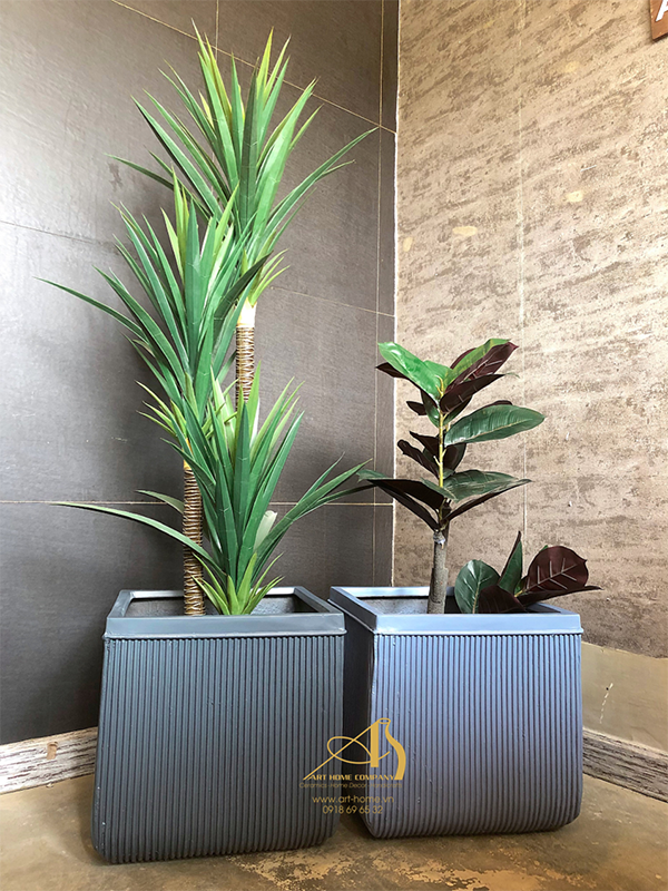 Polyester composite planter