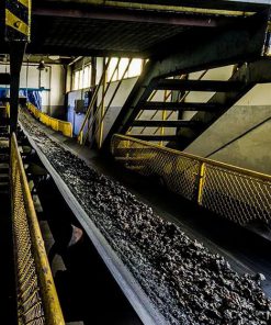 Acid-resistant and oil-resistant conveyor belt