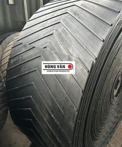 Chevron conveyor belts