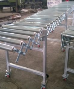 Flexible roller conveyor frame