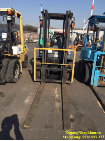 Electric forklift