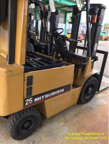 Electric forklift