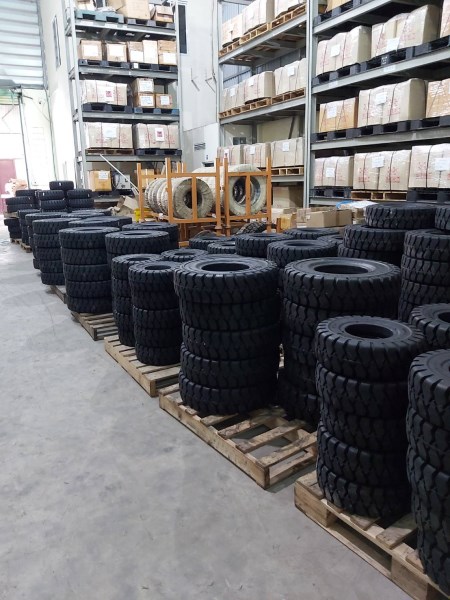 Forklift tire