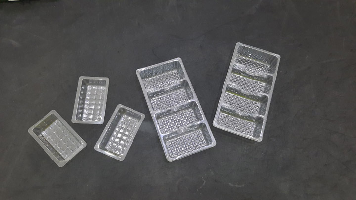 Formed plastic cake tray