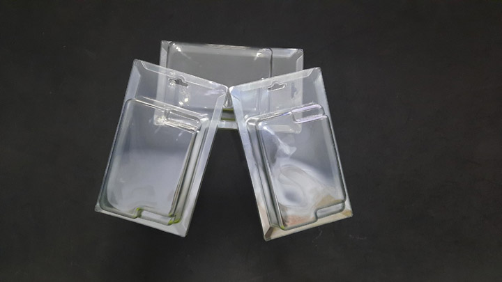 Formed plastic socket tray